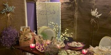 منتجات مشروع السيدة صباح.. تحفٌ صُنعتْ منْ أريج ولون ورونق