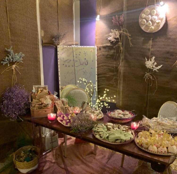 منتجات مشروع السيدة صباح.. تحفٌ صُنعتْ منْ أريج ولون ورونق