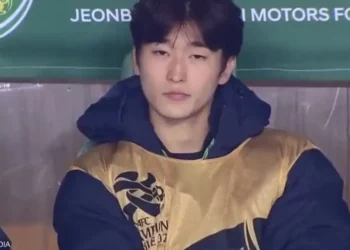 بسبب “سيل المعجبين”.. لاعب يضطر لإغلاق هاتفه بالمونديال