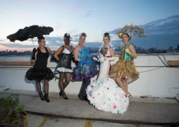 في نيجيريا.. أزياء من القمامة حماية للمناخ