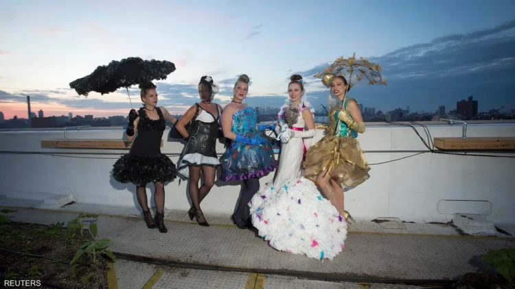 في نيجيريا.. أزياء من القمامة حماية للمناخ