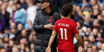 كلوب يلمّح لتجريد صلاح من هذه المهمة