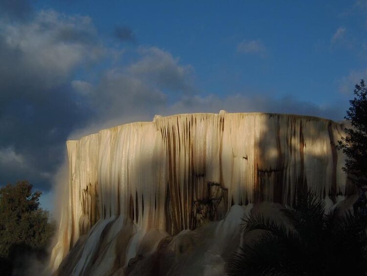 حمام المسخوطين” بالجزائر.. ثاني أسخن الينابيع الحارة في العالم