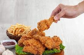 وصفة الدجاج المقلي الهشة والمقرمشة على طريقة المطاعم العالمية