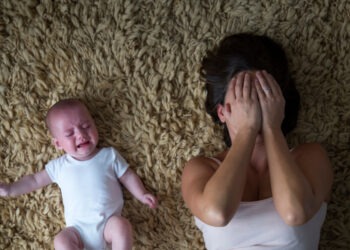 مرض قد يؤدي لانتحار الأمهات.. لماذا تتهاون المجتمعات العربية مع اكتئاب ما بعد الولادة؟