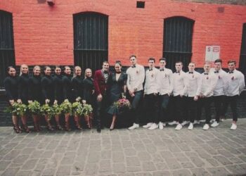 هل انت مع ( فستان اسود للعروس ؟ )