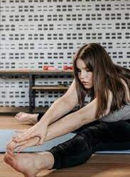 ماذا يحدث لجسمك كلما لمست أصابع قدميك بدون ثني ركبتيك؟