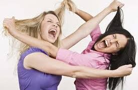 عدو المرأة هو المرأة نفسها