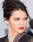 نجمات مهرجان كان السينمائي: كيف نسقن أحمر الشفاه الأحمر في إطلالاتهن