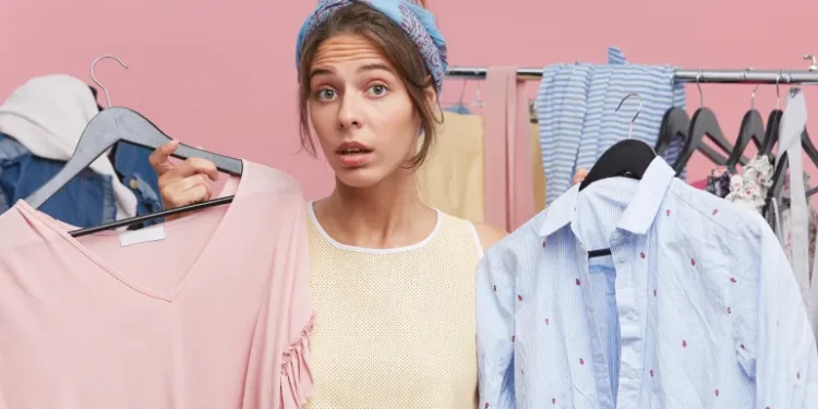 أناقة مؤلمة.. كيف تخدعنا الملابس وتؤذي العمود الفقري دون أن نشعر؟